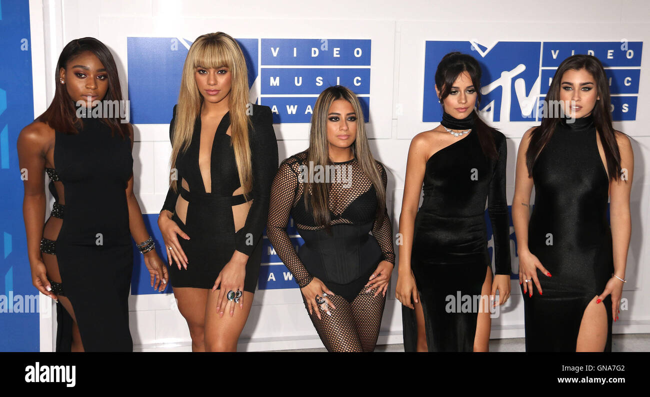 New York, New York, USA. Août 28, 2016. KORDEI NORMANDI, DINAH JANE HANSEN, allié BROOKE, CAMILA CABELLO et LAUREN JAUREGUI de cinquième harmonie assister à l'arrivée à la 2016 MTV Video Music Awards tenue au Madison Square Garden. © Nancy/Kaszerman ZUMA Wire/Alamy Live News Banque D'Images