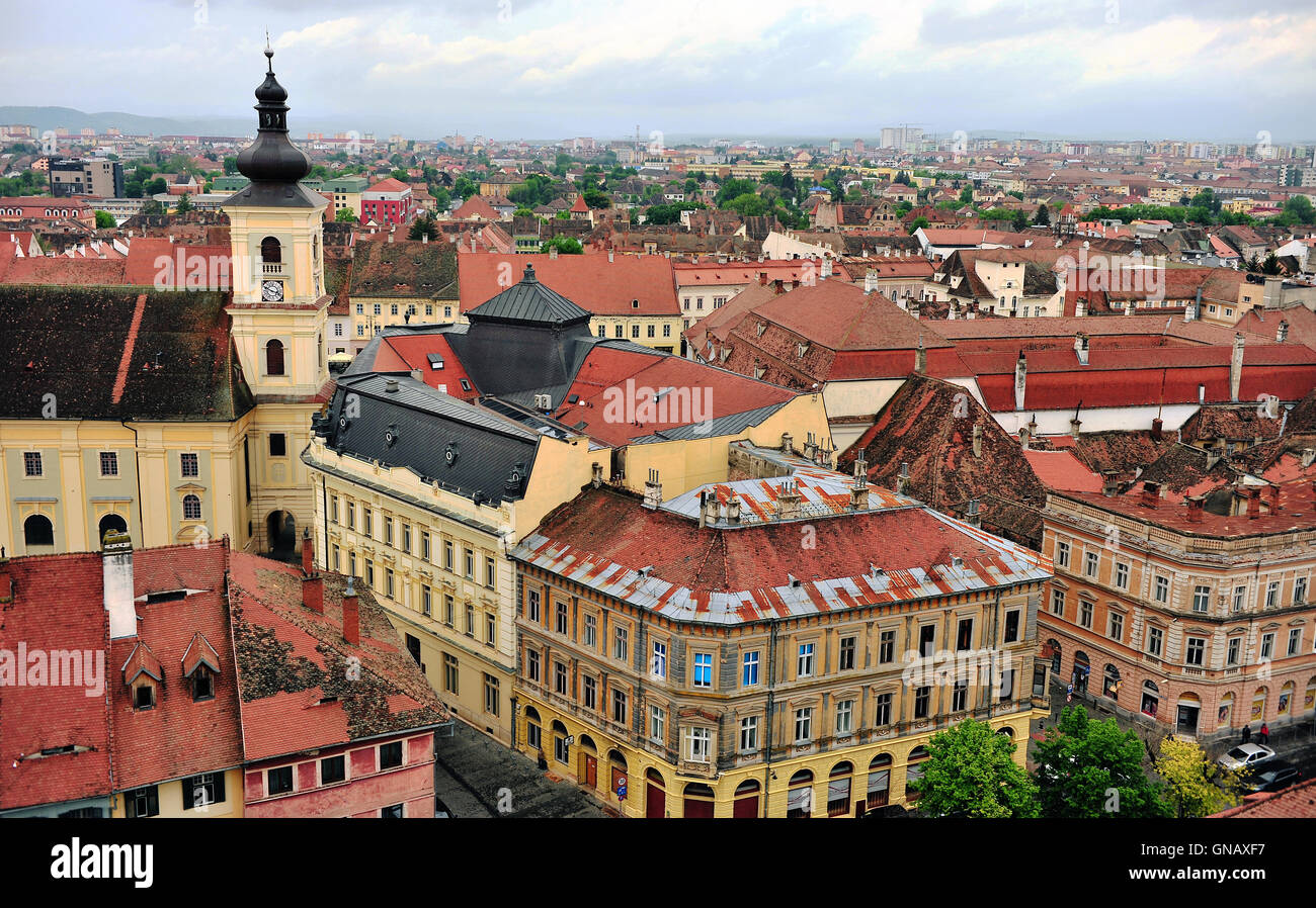 SIBIU, ROUMANIE - 4 mai : Les toits et tour de Sibiu, Roumanie centre historique le 4 mai 2016. Banque D'Images