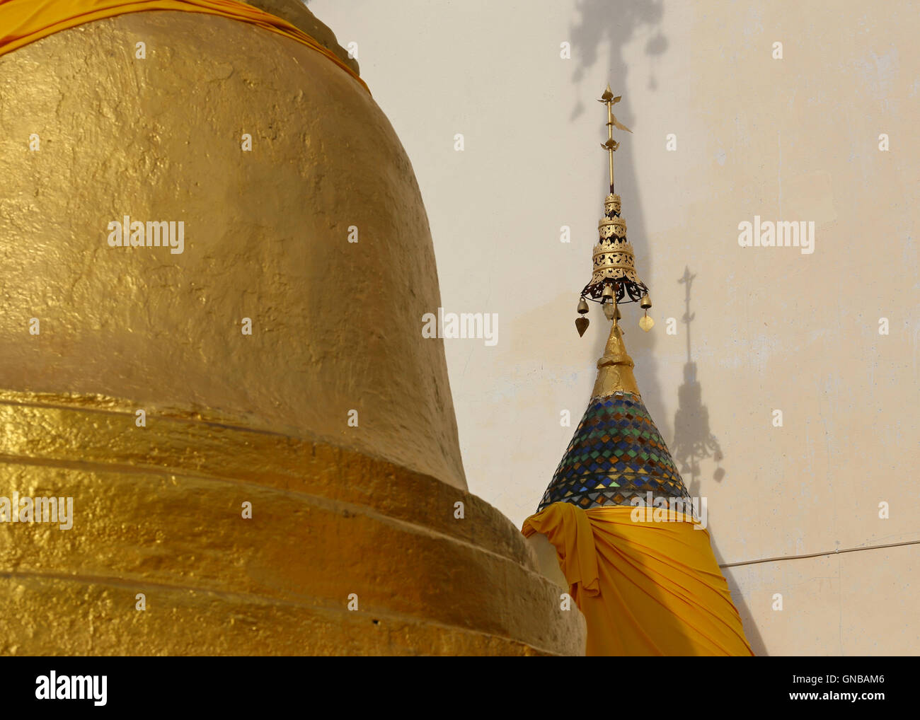 Stupa doré ou pagoda Banque D'Images
