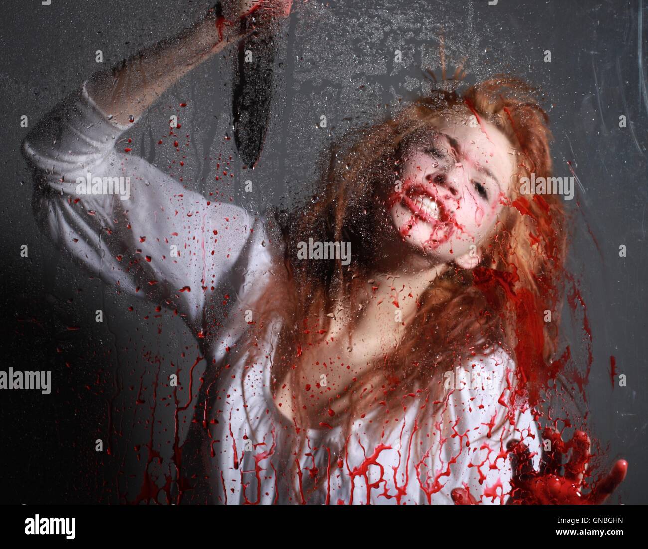 Image sur le thème de l'horreur avec saignement Femme Freightened Banque D'Images