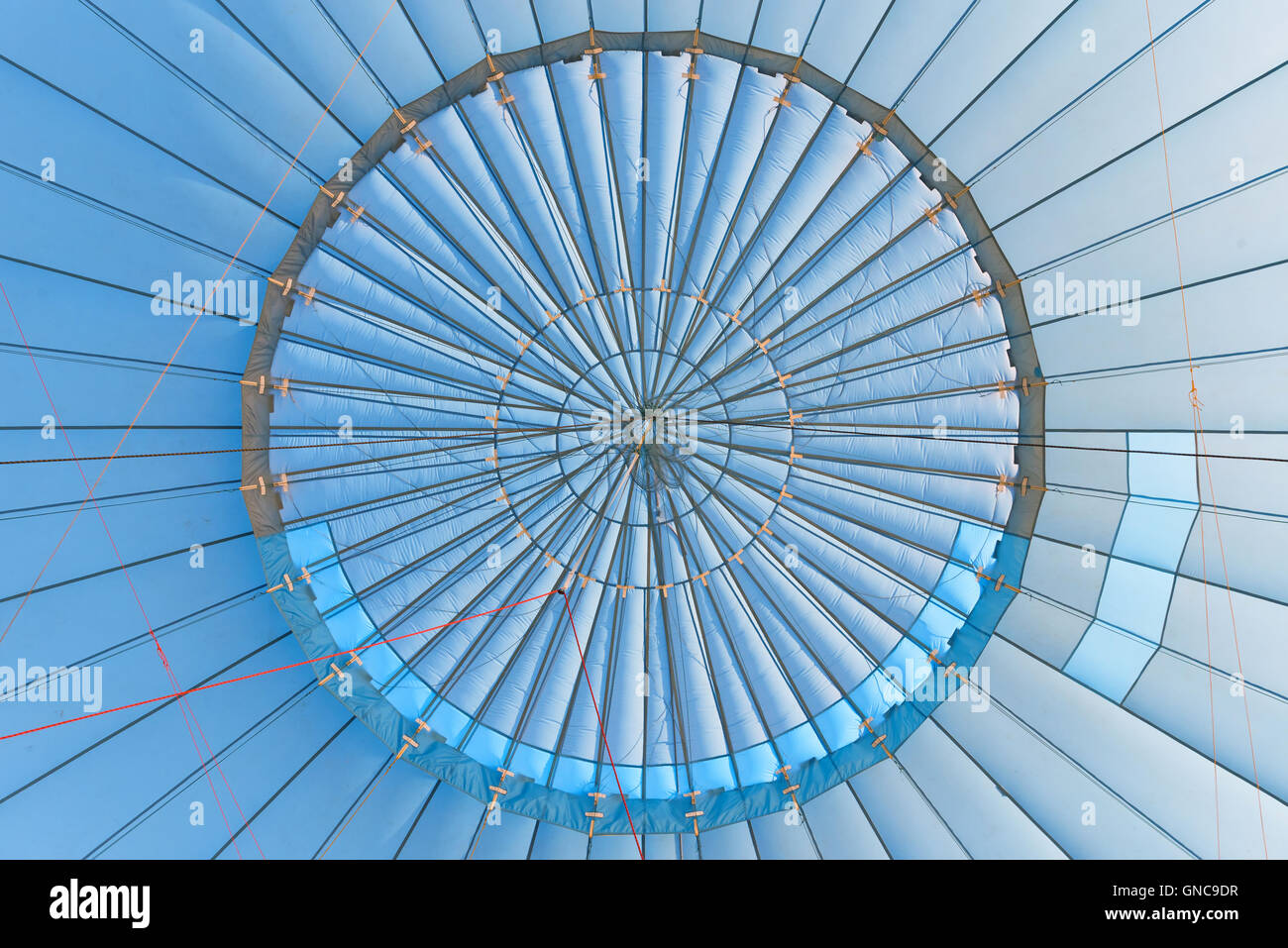 L'intérieur d'une vue abstraite géométrique montgolfière bleu Banque D'Images