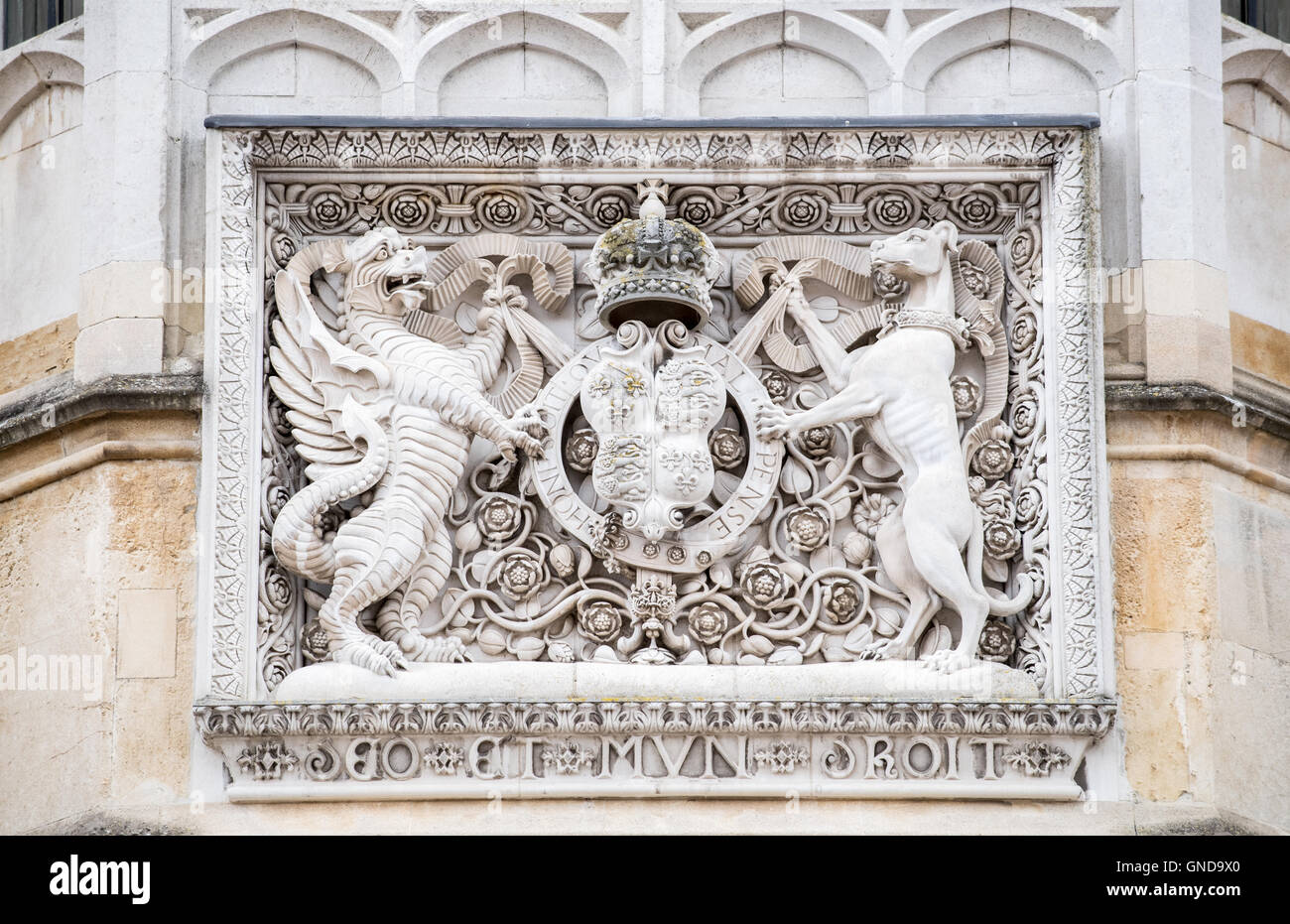 Armoiries royales, Hampton Court Palace, Londres. Banque D'Images