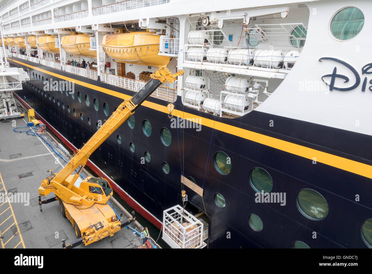 La ligne de croisière de Disney Disney Wonder navire au port à Vancouver British Columbia Canada Banque D'Images