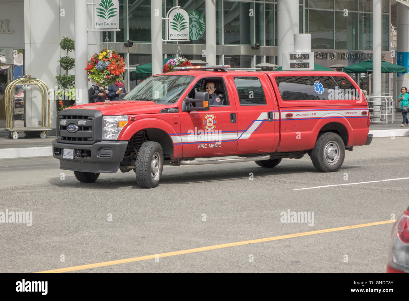 Un feu d'urgence de Vancouver et Medic Pick Up Truck Véhicule Réponse paramédic Banque D'Images