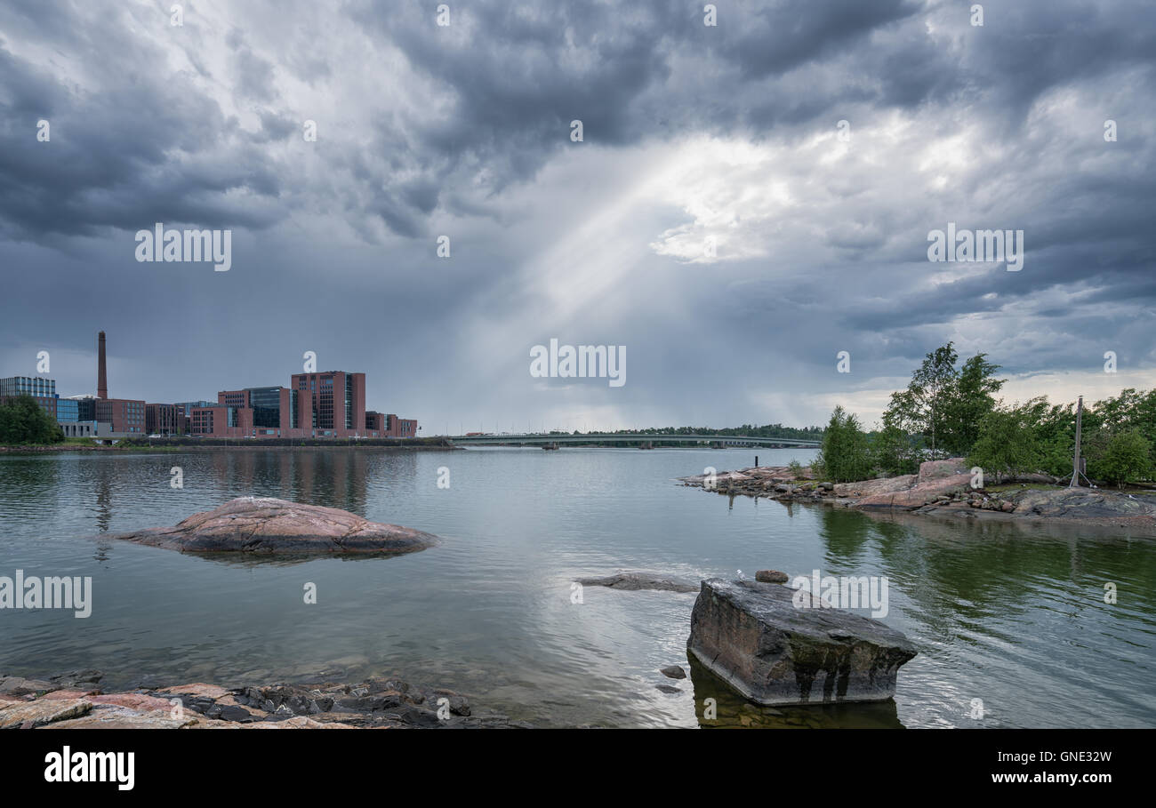 Rayon de lumière après une tempête, Helsinki, Finlande, Europe, UNION EUROPÉENNE Banque D'Images