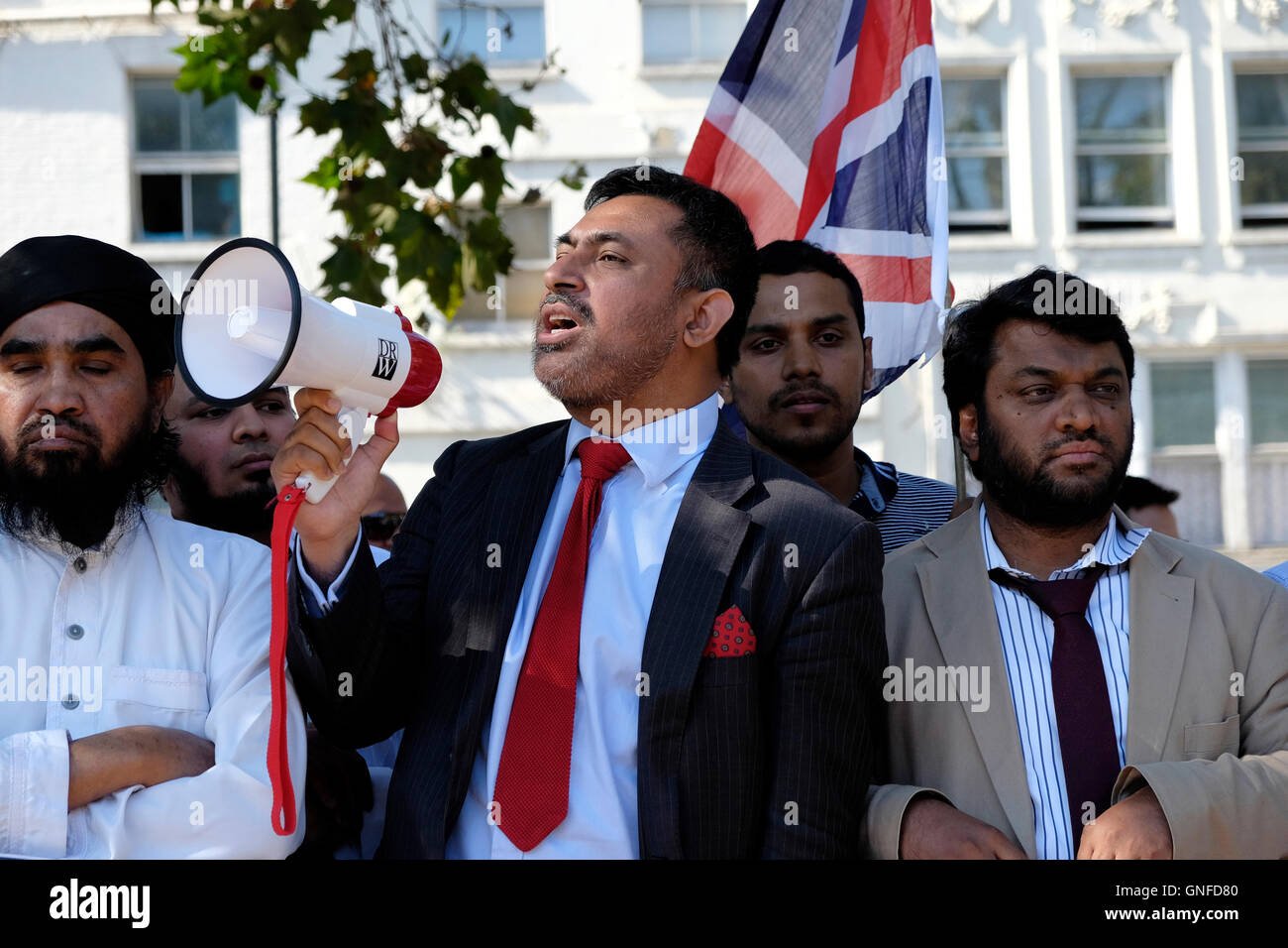 Bangladeshis protester dans l'Est de Londres contre la condamnation à mort à Mir Ali Quasem au Bangladesh. Banque D'Images