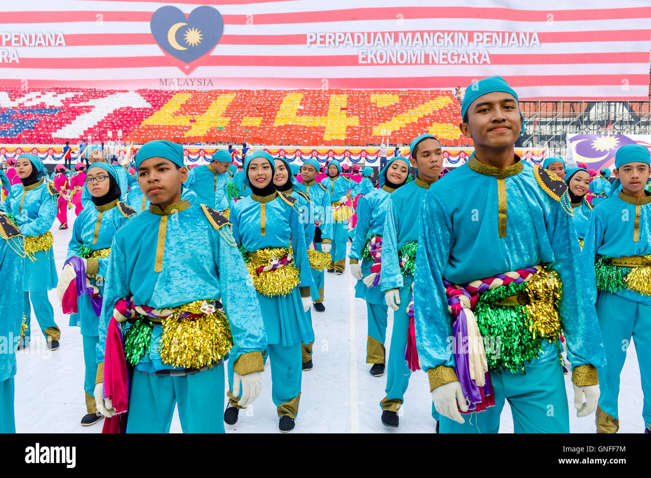 Kuala Lumpur, Malaisie. Août 31, 2016. Interprètes de la danse au cours de la 59e Fête nationale à la place de l'indépendance à Kuala Lumpur, le 31 août 2016. La Malaisie marque sa 59ème Journée nationale de commémoration de l'indépendance de la Fédération de Malaisie à partir de la domination britannique en 1957 Crédit : Chris JUNG/Alamy Live News Banque D'Images