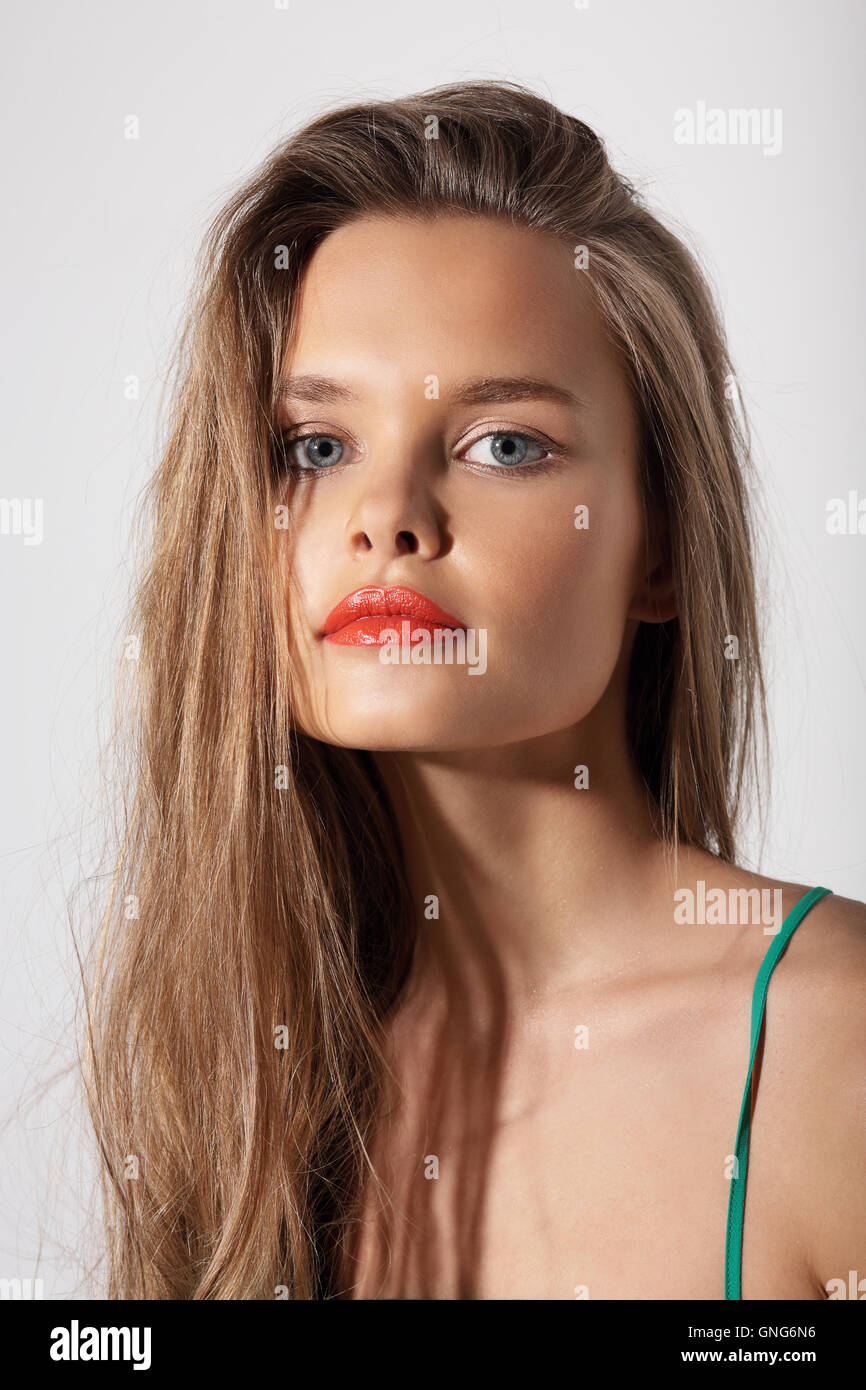 Close up Portrait of young Beautiful woman. Banque D'Images