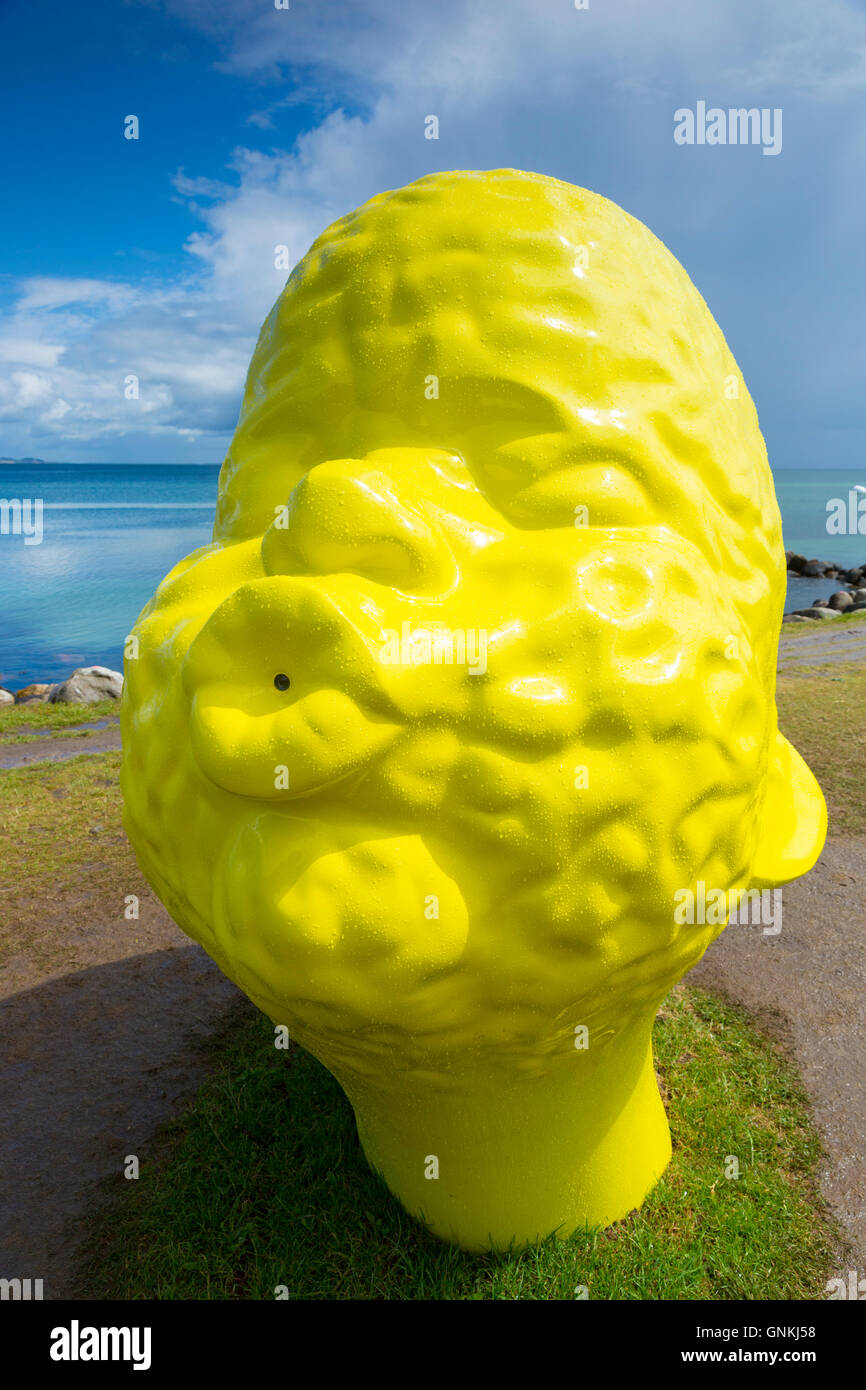 La sculpture m'embrasser par artiste Qian Sihua à sculpture de l'exposition sur la mer la plage à Aarhus, Danemark Banque D'Images