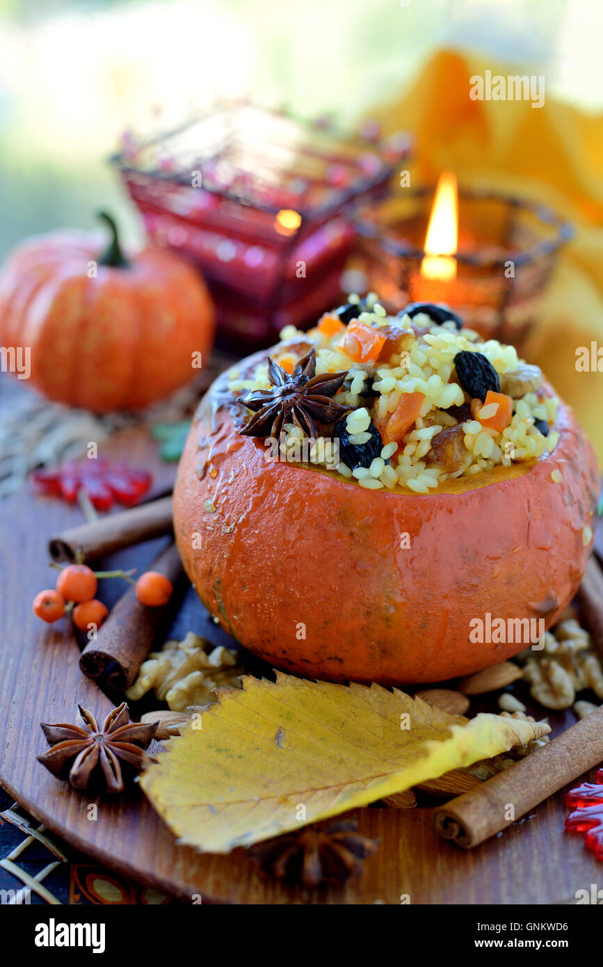 Pumpkin risotto de riz au safran et fruits secs Banque D'Images