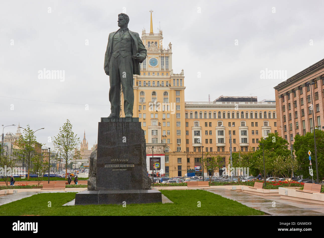 1958 bronze sculpture de Vladimir Maïakovski poète révolutionnaire et futuriste russe Russie Moscou Place Triumfalnaya Banque D'Images