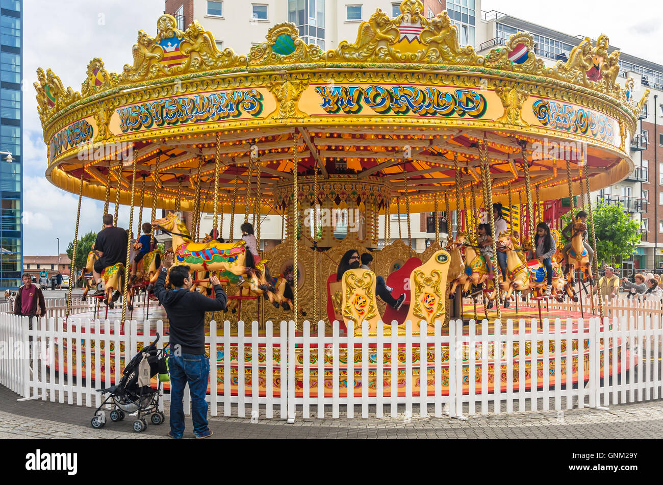 Un manège situé à GUNWHARF QUAYS de Portsmouth, Royaume-Uni. Banque D'Images