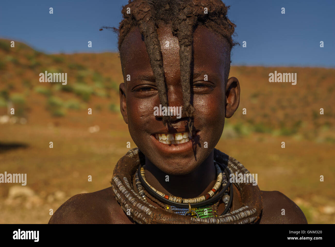 Portrait of young goat herder, 14 ans, la Namibie, l'Afrique Banque D'Images