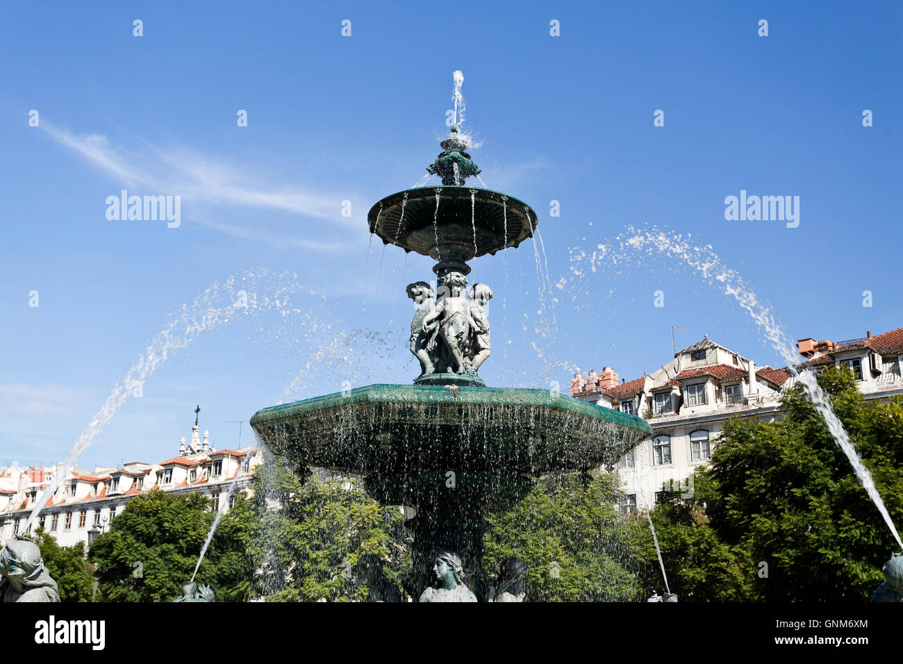 Fontaine en bronze ornant la place Rossio, situé dans le centre-ville Pombaline et une place principale de Lisbonne, Portugal Banque D'Images