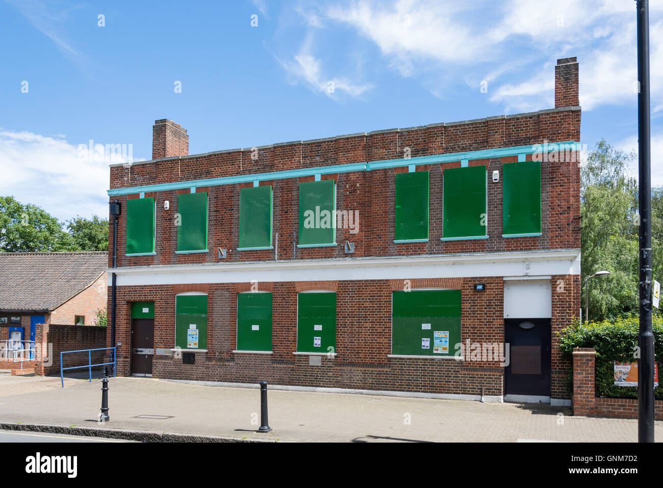 La propriété vide sécurisé, Shepperton Shepperton, High Street, Surrey, Angleterre, Royaume-Uni Banque D'Images