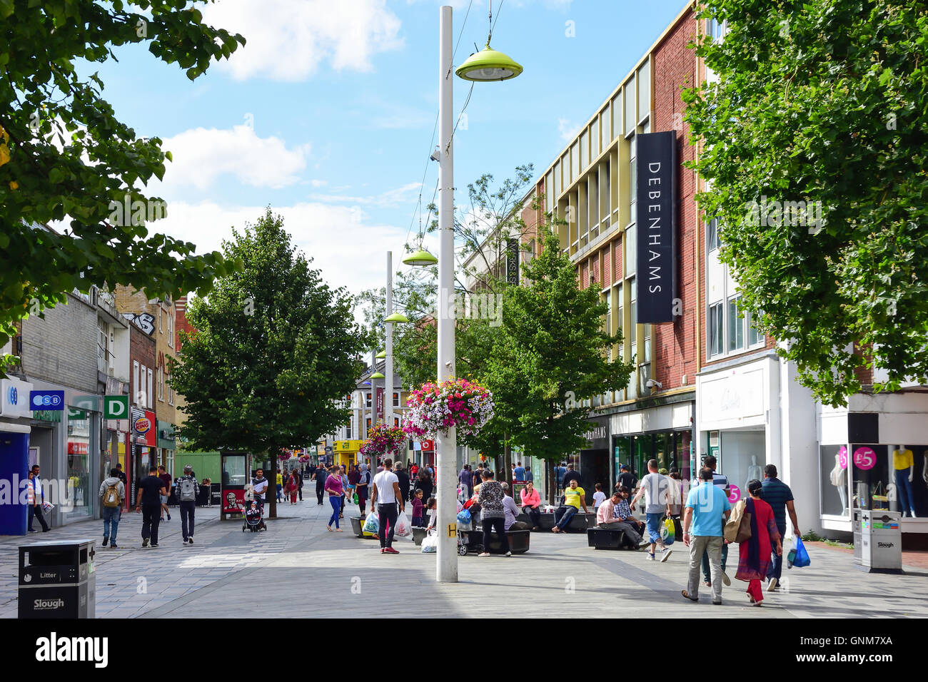 High Street, Slough Slough, Berkshire, Angleterre, Royaume-Uni Banque D'Images