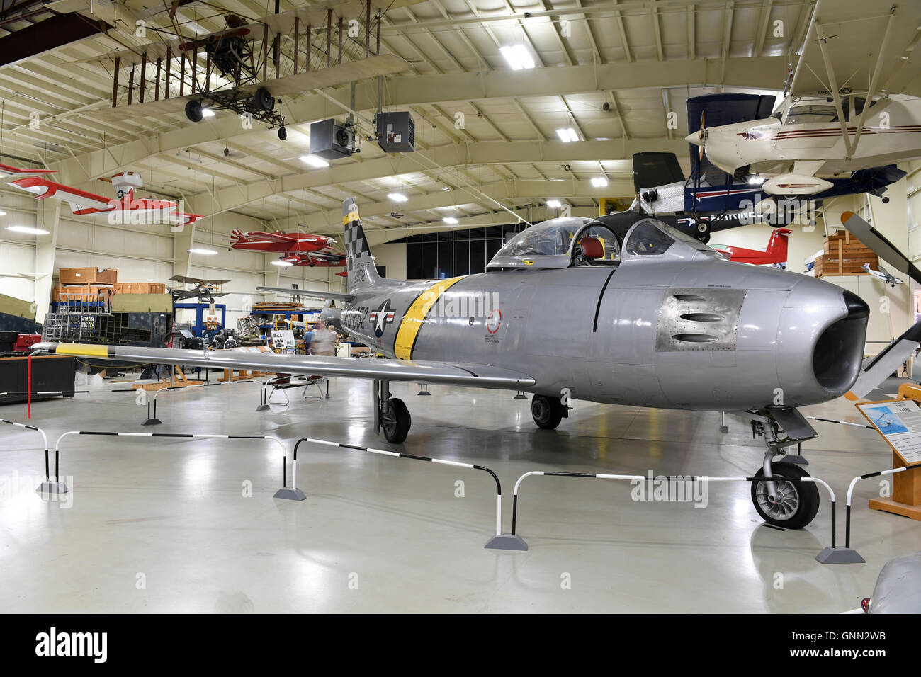 Kalamazoo, MI, USA - Le 23 juin 2016 : North American F-86 Sabre sur l'affichage à l'air Zoo Museum à Kalamazoo, Michigan Banque D'Images