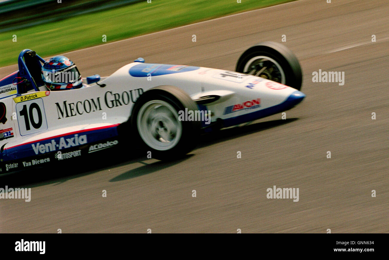 Pilote de course Nascar Danica Patrick racing à Thruxton racetrack en Angleterre dans le formular Vauxhall 1997-98 Banque D'Images