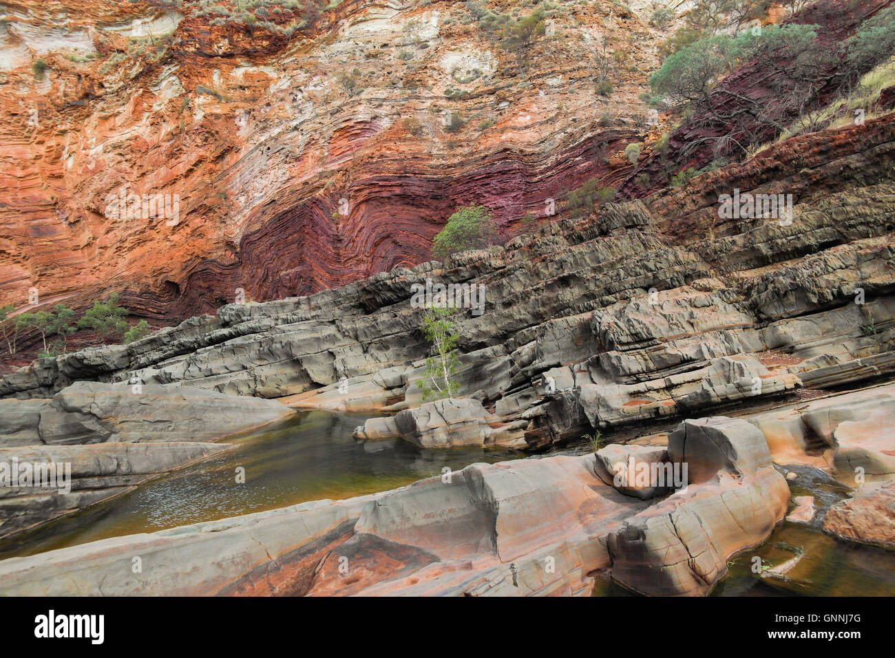 Formation en pierre à Hamersley Gorge, dans le parc national de Karijini Pilbara en Australie occidentale - - Banque D'Images