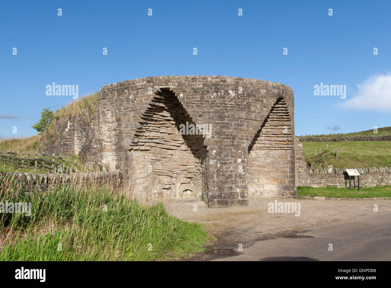 Le Crindledykes à limekiln désaffecté, ci-dessous Barcombe Hill, Thorngrafton commun, Northumberland, England Banque D'Images