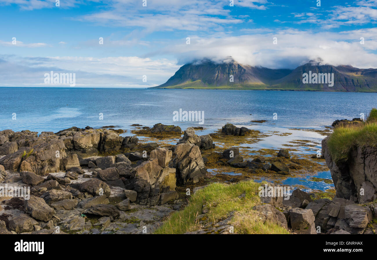 De superbes paysages le long de la côte de Strandir, Islande, Fjords de l'Ouest Banque D'Images