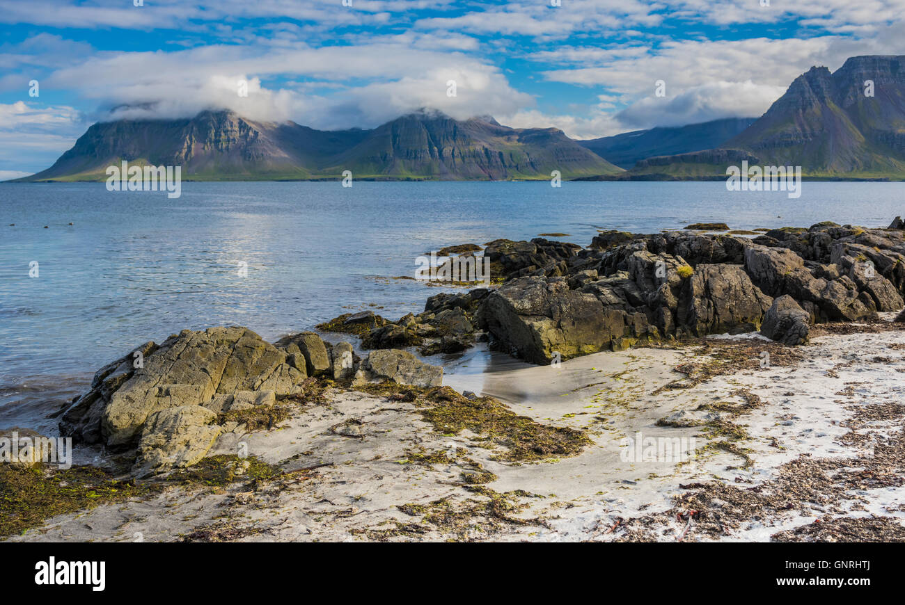 De superbes paysages le long de la côte de Strandir, Islande, Fjords de l'Ouest Banque D'Images