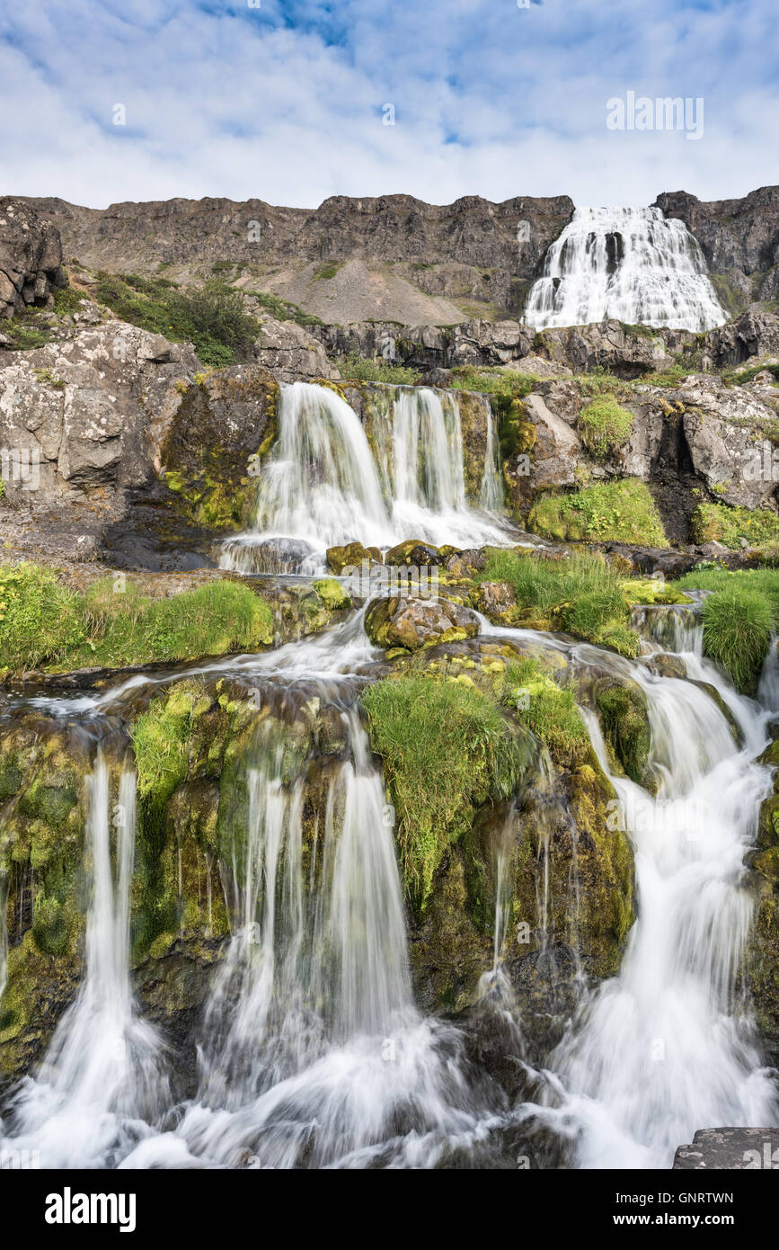 Dynjandi (aussi connu comme Fjallfoss), une série de cascades dans les Fjords de l'Ouest Région de l'Islande. Banque D'Images