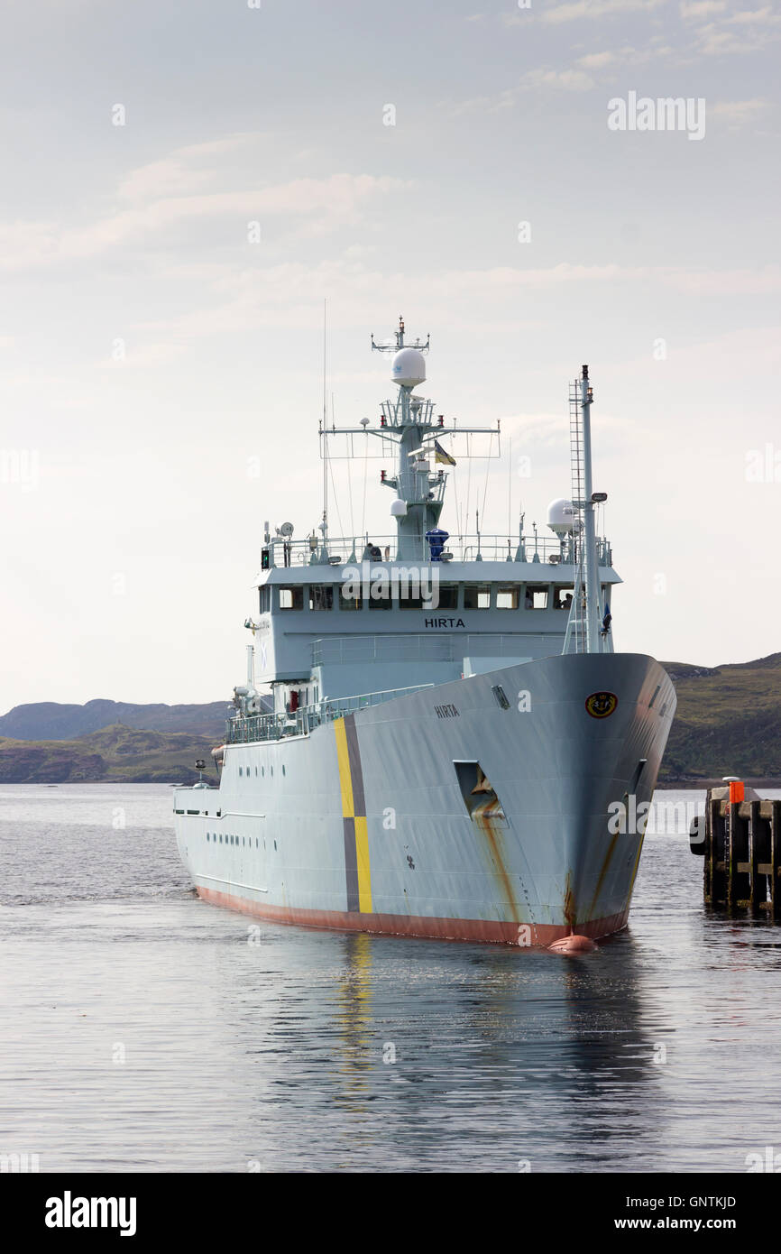 Le navire de patrouille des pêches Hirta, au départ du port de Stornoway, Isle Of Lewis, Western Isles, Hébrides extérieures, en Écosse, Royaume-Uni Banque D'Images