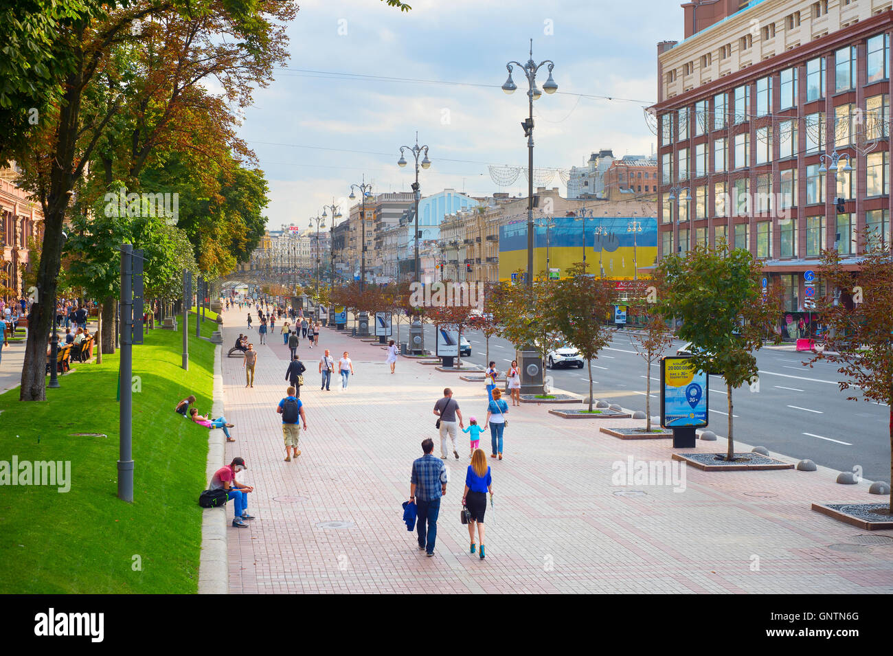 Les gens qui marchent sur le Khreschatyc street. Kiev, Ukraine Banque D'Images