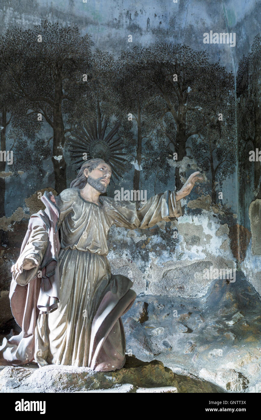 Statue du Christ dans la première chapelle des stations de la croix - le jardin de Gethsemane, Braga, Portugal Banque D'Images