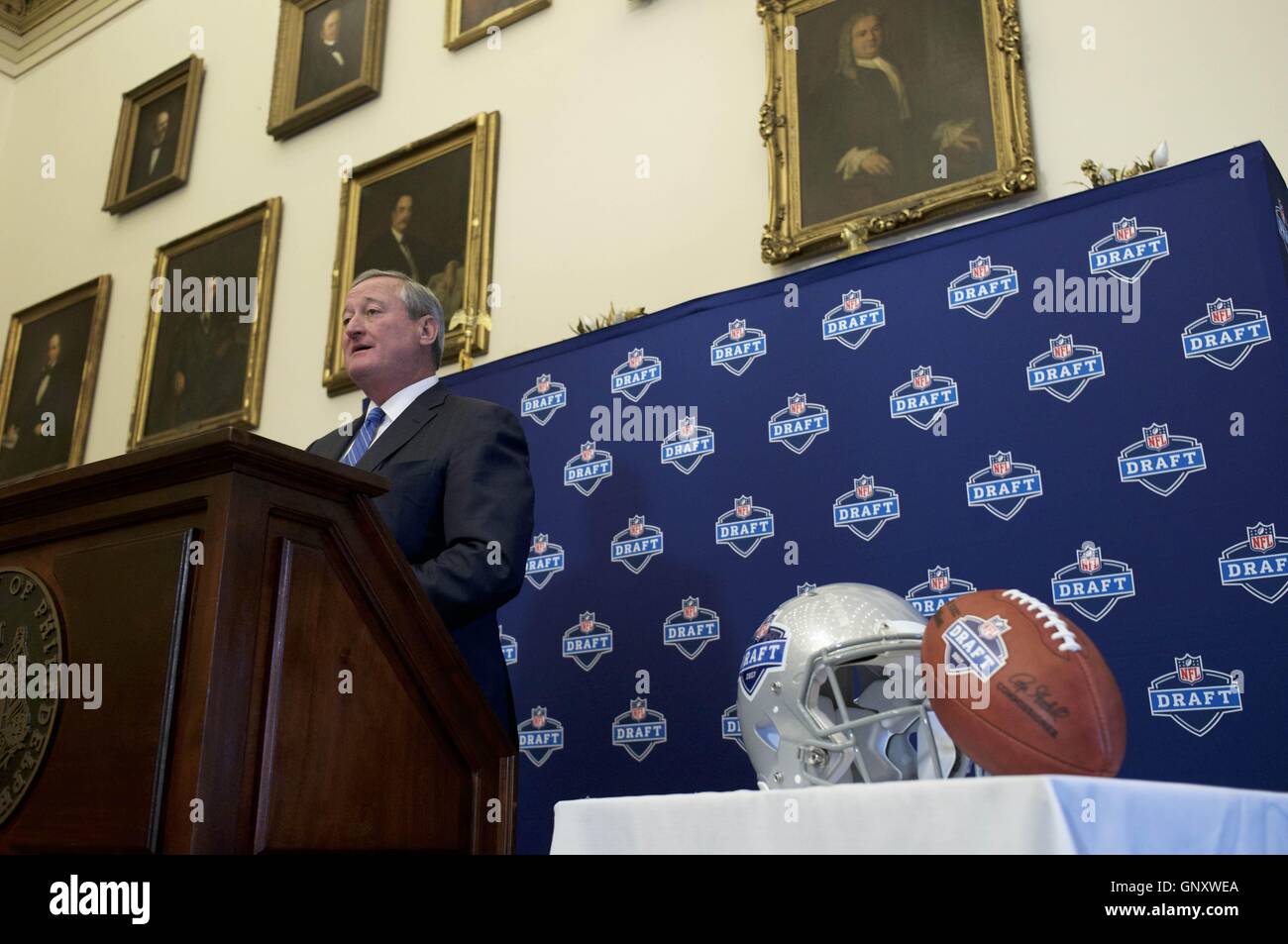 Philadelphia, PA, USA. Du 1er septembre 2016. Le maire de Philadelphie JIM KENNEY au 1 septembre 2016 Annonce de la sélection de Philadelphie à l'hôte de la NFL de 2017, au cours d'une conférence de presse à l'Hôtel de Ville, Philadelphie, Pennsylvanie. Credit : Bastiaan Slabbers/ZUMA/Alamy Fil Live News Banque D'Images