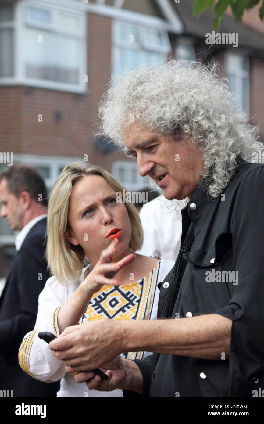 Feltham Londres Angleterre Royaume Uni 1er Septembre 16 Brian May De Queen Groupe Rock Donne Une Interview Apres Le Devoilement D Une Plaque Bleue Du Patrimoine Pour L Ancien Chanteur Freddie Mercury Sur Ce Qu Aurait Feltham Londres Angleterre Royaume Uni 1er Septembre 16 Brian May De Queen Groupe Rock Donne Une Interview Apres Le Devoilement D Une Plaque Bleue Du Patrimoine Pour L Ancien Chanteur Freddie Mercury Sur Ce Qu Aurait