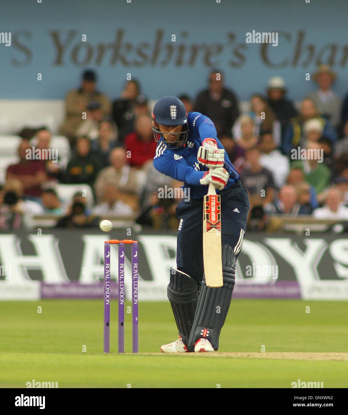 Leeds, UK. 06Th Sep 2016. Headingley Carnegie Stadium, West Yorkshire, Leeds, Royaume-Uni. Jeudi 1 septembre 2016. Alex Hales de l'Angleterre contre les frappeurs du Pakistan au cours de la 4ème internationale un jour entre l'Angleterre et le Pakistan à Londres le 1er septembre 2016 © Stephen Gaunt/Alamy Live News Crédit : Stephen Gaunt/Alamy Live News Banque D'Images