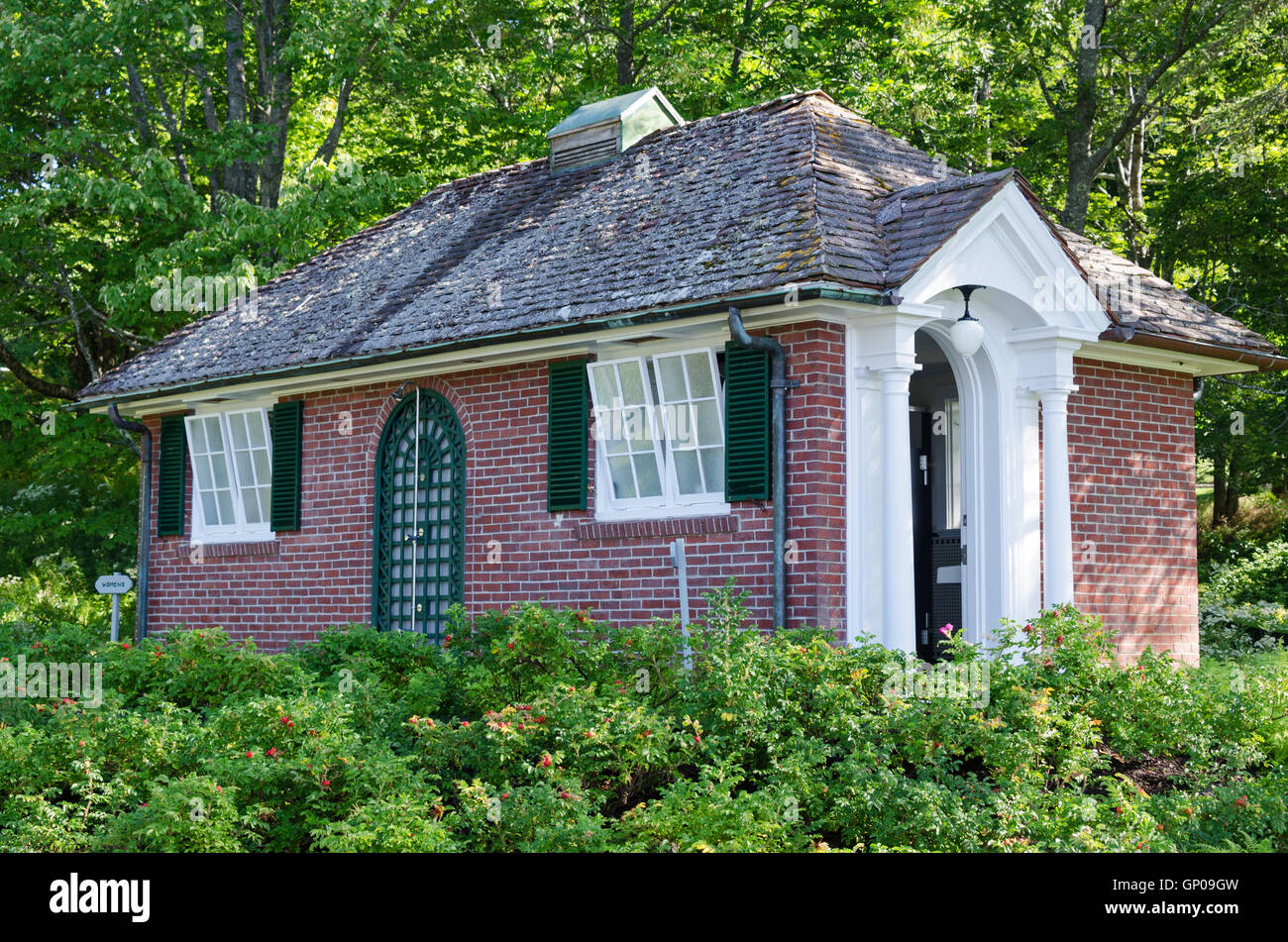 Les salles de bains publiques néo-colonial à Seal Harbor, Maine, ont été construites en 1921. Banque D'Images