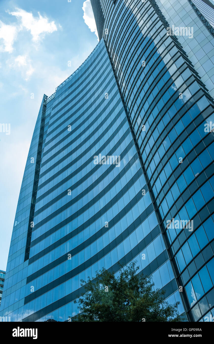 3344 Peachtree/bâtiment souverain sur Peachtree Street à Atlanta, Géorgie, le prestigieux quartier de Buckhead. (USA) Banque D'Images