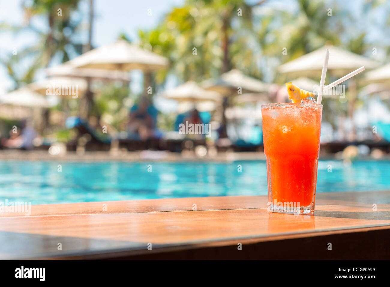 Verres à Cocktail à l'extérieure, côté plage. Banque D'Images