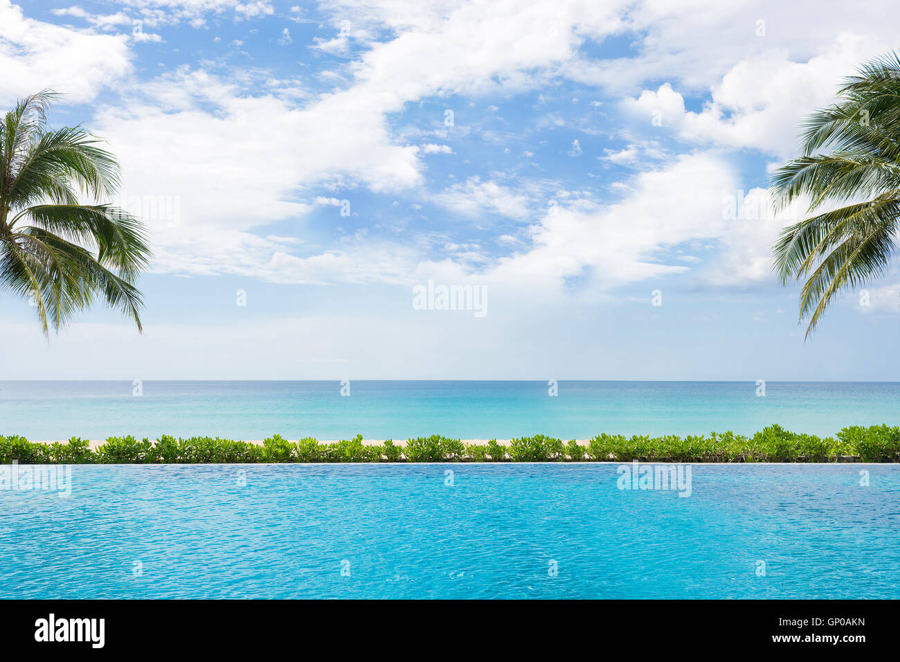 Belle plage et mer tropicale, affichage de swimming pool Banque D'Images