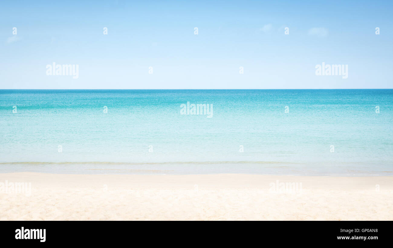 Belle plage et mer tropical Banque D'Images