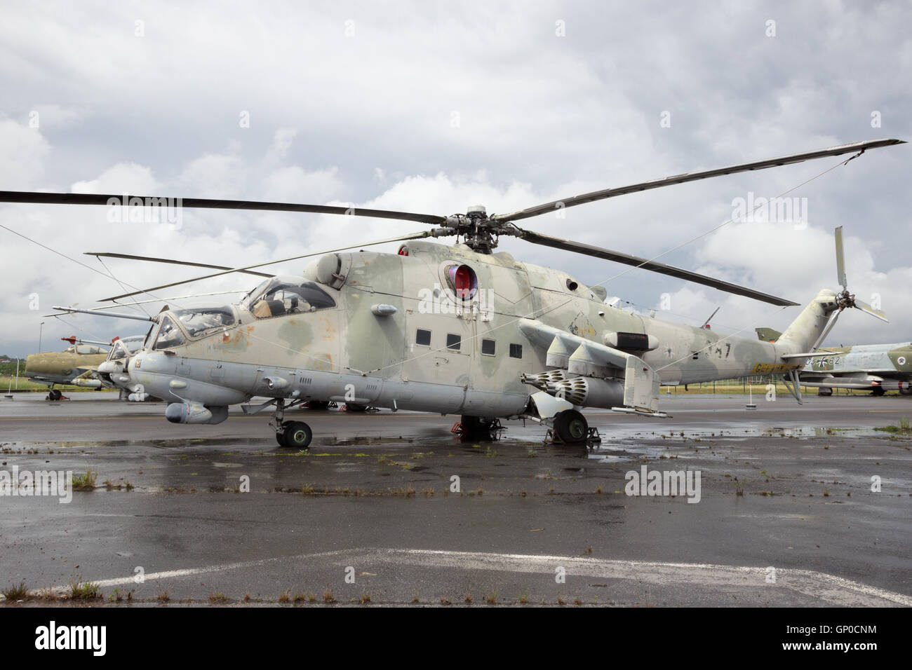 L'Allemagne de l'hélicoptère d'attaque Mi-24 Hind exposée au musée de l'aviation, Ortsteil Gatow à Berlin Banque D'Images