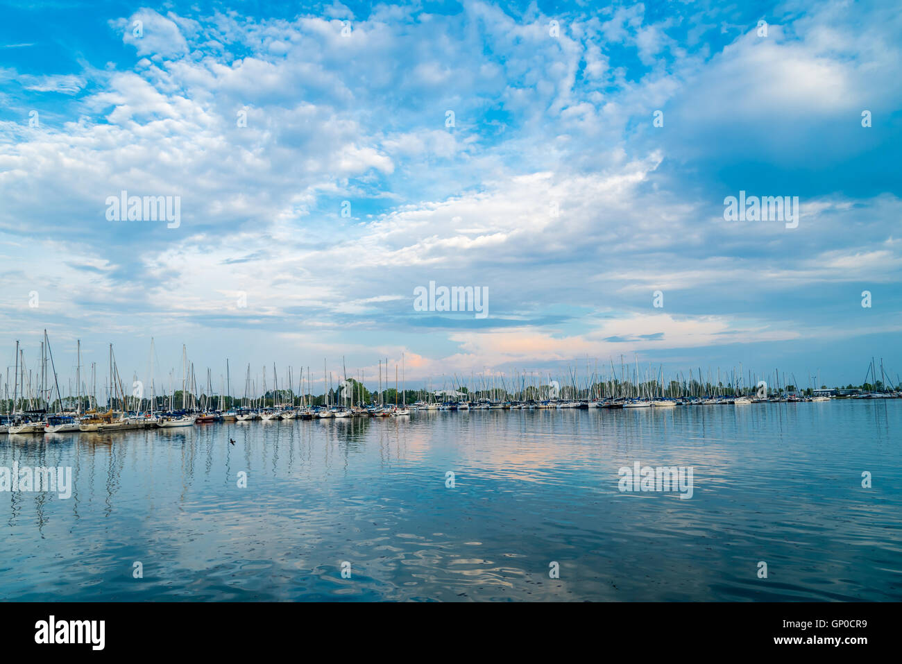 Yachts et bateaux à Toronto avant l'eau Banque D'Images