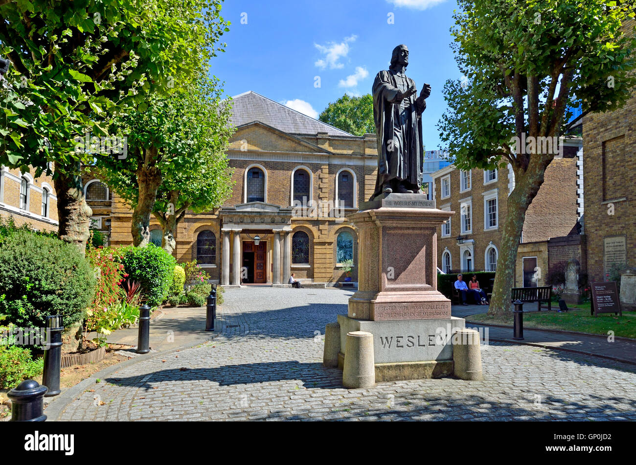 Londres, Angleterre, Royaume-Uni. Wesley's Chapel, City Road EC1Y. Église méthodiste construit en 1778 par John Wesley. Statue (1891 : J Adams Acton) Banque D'Images