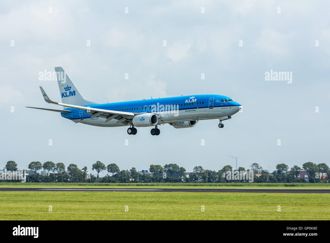 L'aéroport de Schiphol, Pays-Bas - le 20 août 2016 : Air France KLM Boeing 737-800 landing Banque D'Images