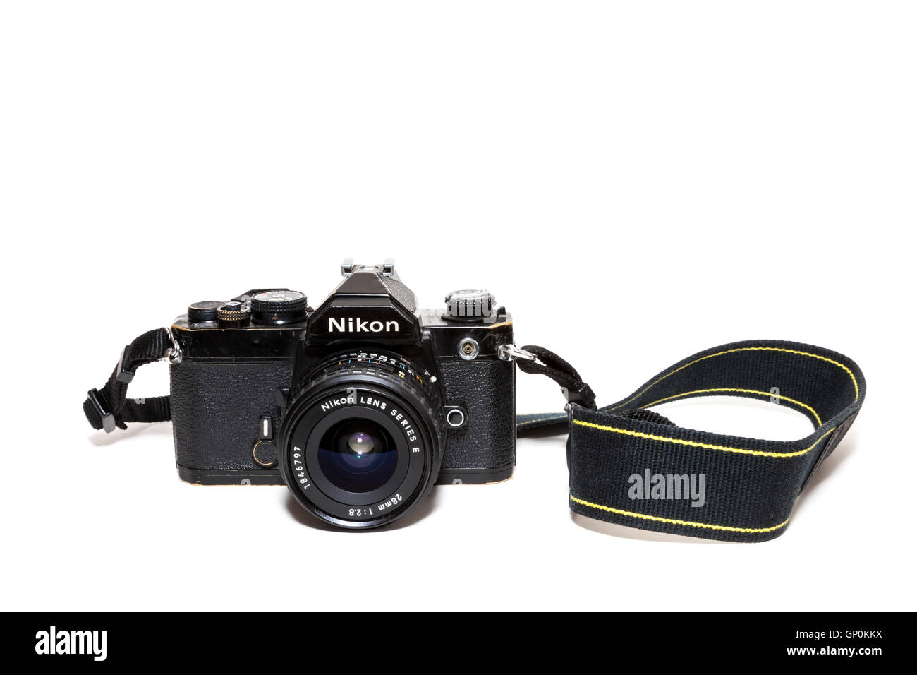 Nikon FM. Un vieux 35mm pour appareil photo reflex Nikon film avec bracelet Banque D'Images