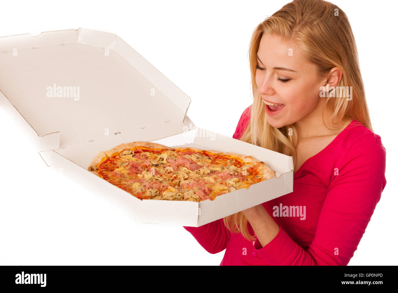 Femme avec grosse délicieuses pizzas dans un emballage en carton ne peut pas attendre pour le manger. Banque D'Images