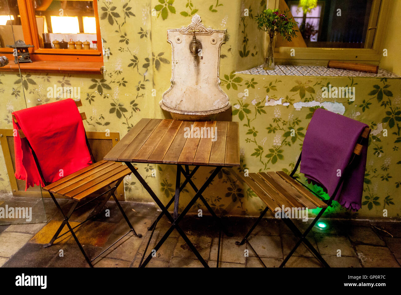 Restaurant végétarien intérieur Cista Hlava (tête claire), Vieille Ville, Prague, République Tchèque Banque D'Images