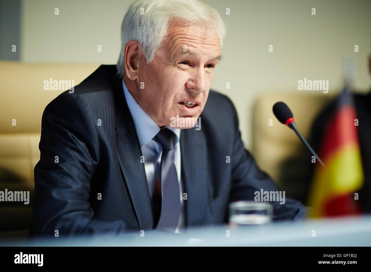 Les entreprises matures ou leader politique de faire rapport Banque D'Images