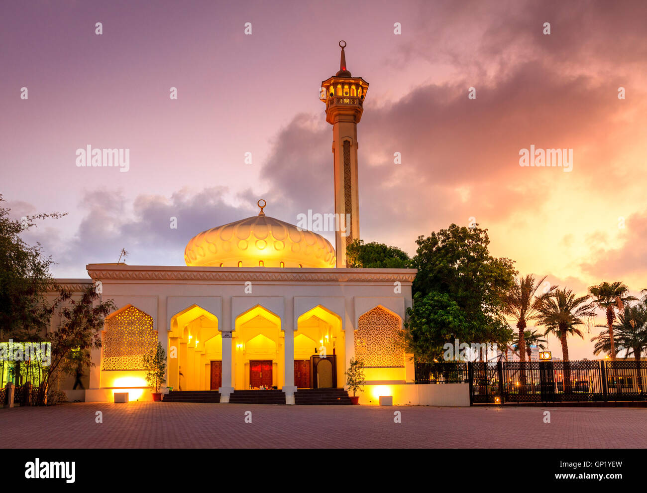 Vue de nuit Grande Mosquée de Al Bastakiya district de DUBAÏ, ÉMIRATS ARABES UNIS Banque D'Images