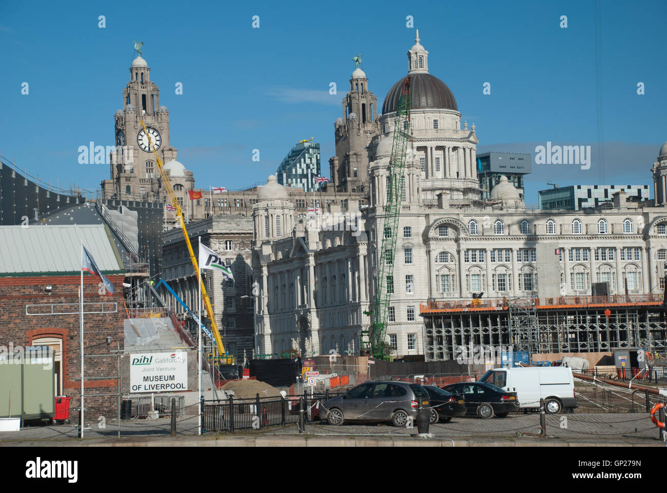 Voir d'Albert Docks, Liverpool. Liverbird bâtiment. Banque D'Images