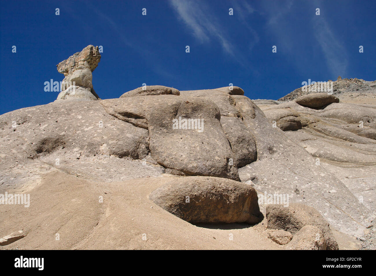 Rock formation sur Punta Cuyoc, Cordillera Huayhuash, Pérou Banque D'Images