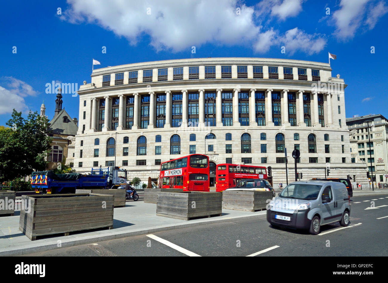 Londres, Angleterre, Royaume-Uni. Unilever House (1933 : Art Déco néoclassique) à 100, Victoria Embankment. Banque D'Images